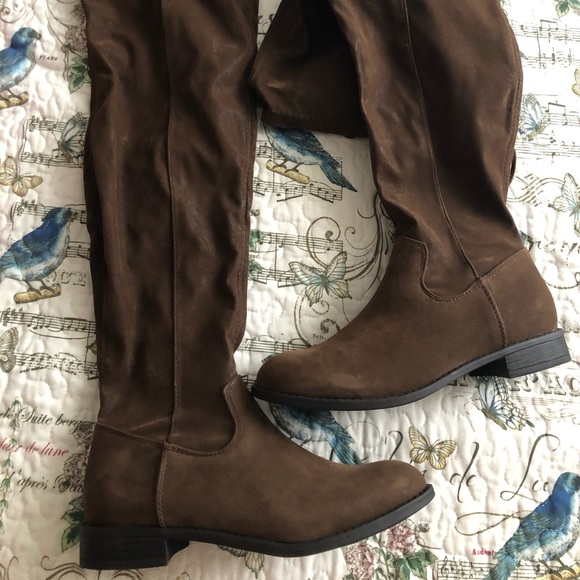 Over the knee boots - Picture 2 of 4